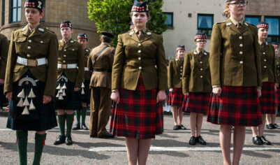 Большинство женщин в британских вооруженных силах стали жертвами сексуального харассмента