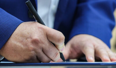 Рекордный рост найма по договорам ГПХ эксперты связали с проблемами в экономике