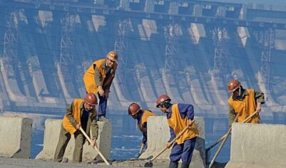 На российских стройках не хватает 400 000 работников