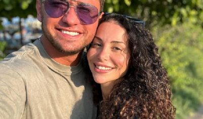 Павел Прилучный сфотографировал жену в бикини на морском побережье