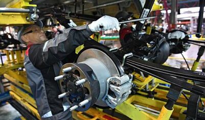 Кадровый дефицит в промышленности пошел на миллионы