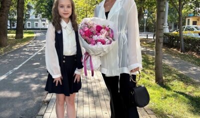 Кристина Асмус с дочерью приехала на съемки фильма «Холоп» (видео)