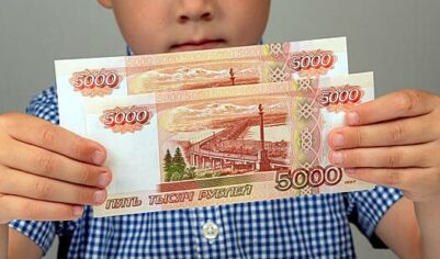 В России назвали заработки мошенников на атаках против детей