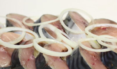 Как замариновать скумбрию (сельдь) за 30 минут вкусный рецепт с фото пошагово и видео