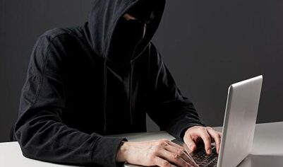 Российская пенсионерка обманула мошенника почти на 2 миллиона рублей