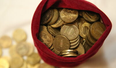 Биткоин обвалился: надо ли россиянам вкладываться в криптовалюту