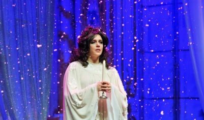 Актриса Мелехова рассказала о прилете БПЛА во время спектакля: декорации увезти не удалось