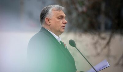 «Это как пытаться заставить алкоголика бросить, прислав бутылку. Сдерживаюсь, чтобы ответить вежливо»: Орбан о главе ЕК