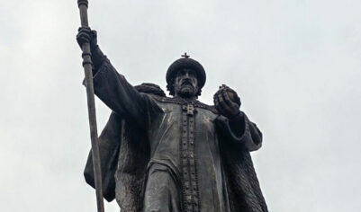 «Повторение истории со Сталиным». Что не так с памятником Ивану Грозному в Вологде