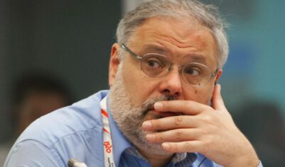 Ситуация тревожная как в 98 году. Нас ожидает либо дефолт, либо доллар по 130-140: Хазин