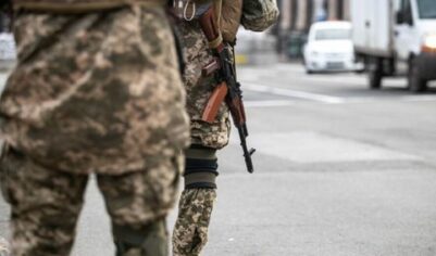 Мобилизованный на Украине устроил стрельбу в ТЦК, ранив двух военных (ФОТО)