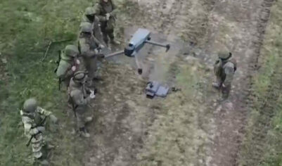 Появилось видео, как ВСУ бросают своих раненых прямо под удары БПЛА РФ (ВИДЕО)