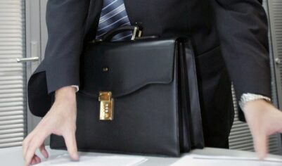 «Заплатил, можно оскорблять и быковать дальше? Штрафы для чиновников не помогают — их надо просто увольнять»: эксперт