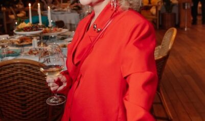 Директор Ларисы Долиной рассказал о возврате денег обманутой покупательнице