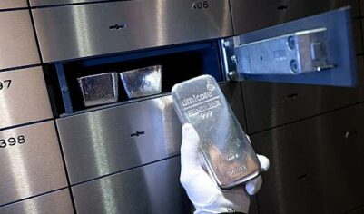 Стоимость серебра обрушилась после рекордного взлета