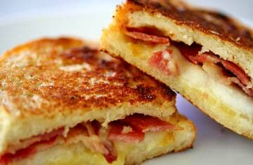 Горячие бутерброды на сковороде вкусный рецепт с фото пошагово и видео