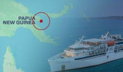 Пассажиров севшего на мель круизного лайнера пришлось эвакуировать самолетом