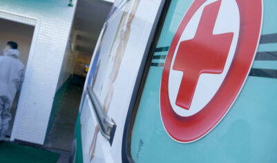 Муж выбросил молодую блогершу с 10-го этажа после избиения в лифте