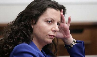 Лишившаяся волос из-за онкологии Симоньян показала новый парик