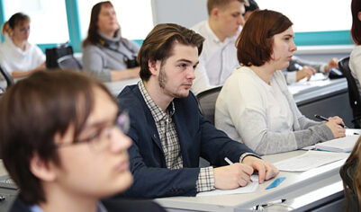 Рекордное число подростков променяло 10-й класс на колледж