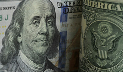 ЦБ понизил курс доллара на 3 декабря до 77,46 рубля