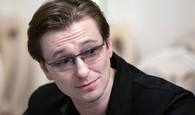 Безруков потребовал компенсацию морального вреда за продажу масок с его лицом