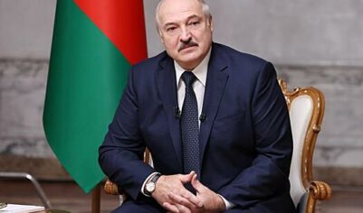 Лукашенко раскритиковал неспособность отраслей выпустить туалетную бумагу