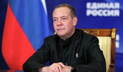 Медведев проинспектировал эксперимент с биометрией в Шереметьево