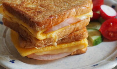 Бутерброд с ветчиной и омлетом вкусный рецепт с фото пошагово и видео