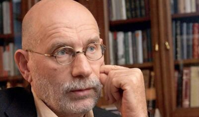 Писателя Акунина* приговорили к 15 годам колонии