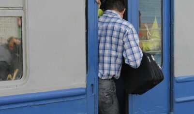 Вагончик тронется — и вам достанется!