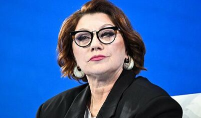 Ведущая «Давай поженимся!» пожаловалась на «идиотский» новогодний подарок с намеком