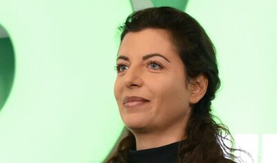 «Сломать жизнь»: Симоньян обратилась к россиянкам, желающим рожать дома