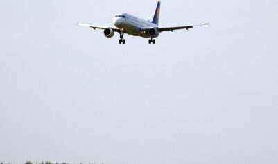 Пилот гражданского самолета чудом избежал столкновения в воздухе с американским военным заправщиком