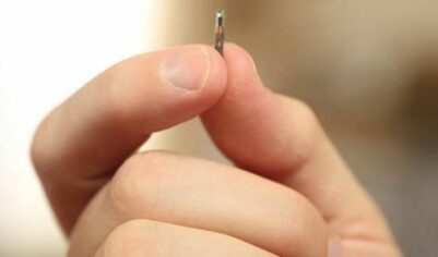 Чип в руке, пароль потерян: мужчина создал собственный кошмар будущего