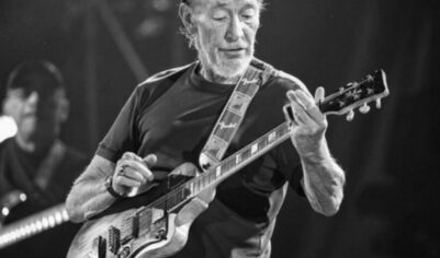 Умер известный британский певец Крис Ри