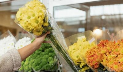 Цветы в России подорожали, но покупать их стали чаще