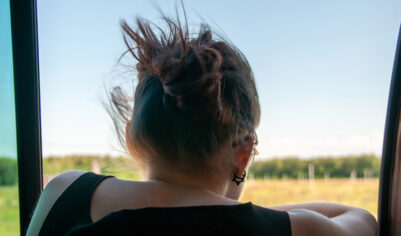 15-летняя девушка покончила с собой после травли ровесников