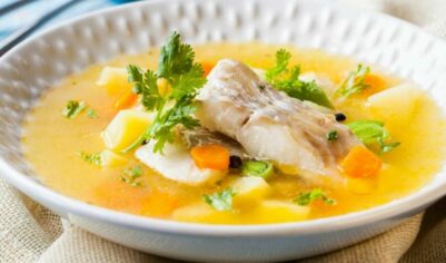 Три интересных рецепта ухи: согреет и спасет от похмелья