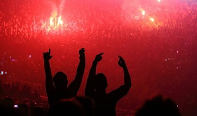 Уличного артиста чуть не сожгла живьем пьяная зрительница