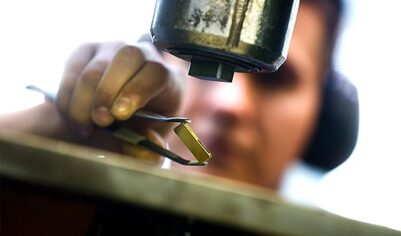 Стоимость золота впервые в истории превысила отметку в 4500 долларов за унцию