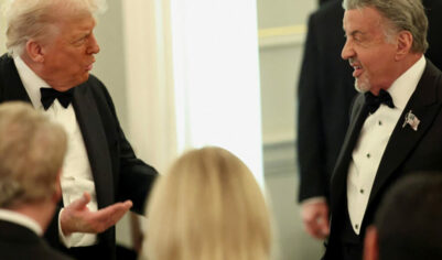 Трамп рассмешил Сталлоне на вручении ему премии (ВИДЕО)
