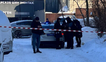 «Сосульки на крыше постоянно»: жильцы дома, где убило женщину, жаловались на коммунальщиков