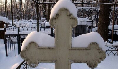 Родным блогерши Бурцевой, умершей после косметологической процедуры, пока не отдают тело