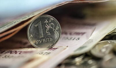 РИА Новости: в 2025 году рубль стал самым подорожавшим к доллару