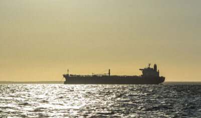 Экономист оценил влияние смены власти в Венесуэле на цены на нефть