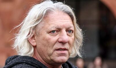 Вышел из бара и упал: Mash выяснил детали смерти режиссера Олейникова