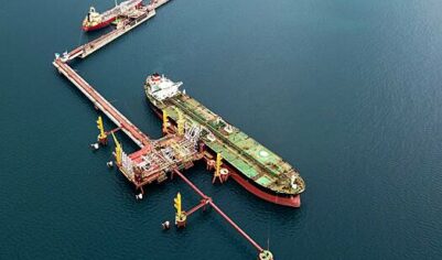 Поставки российской нефти по морю рухнули