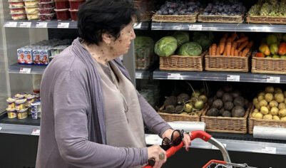 Тысяча за поход в магазин: почему россияне перестали тратить больше