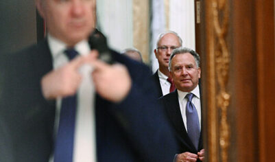 Ушаков и Уиткофф пошутили, ожидая в Кремле встречи переговорщиков с Путиным